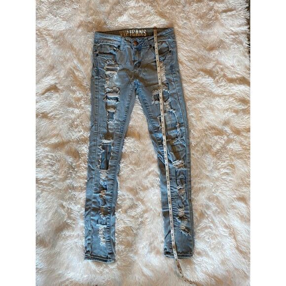 VIP SZ 1/2 Woman’s Jr Light Wash Factory Faded & Distressed Stylish Denim Jeans - Picture 7 of 9